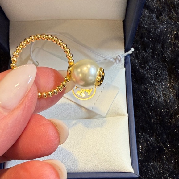Tory Burch Milgrain Rope Pearl Ring Gold Tone - Picture 4 of 5